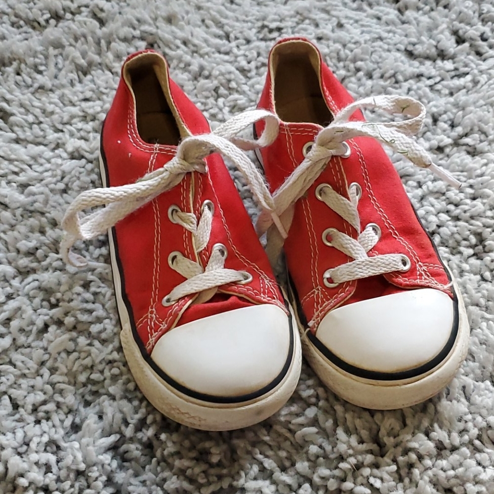 Toddler size 10 Converse